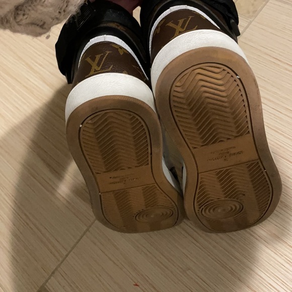 Louis Vuitton Monogram Canvas Rivoli Sneakers - Picture 5 of 7